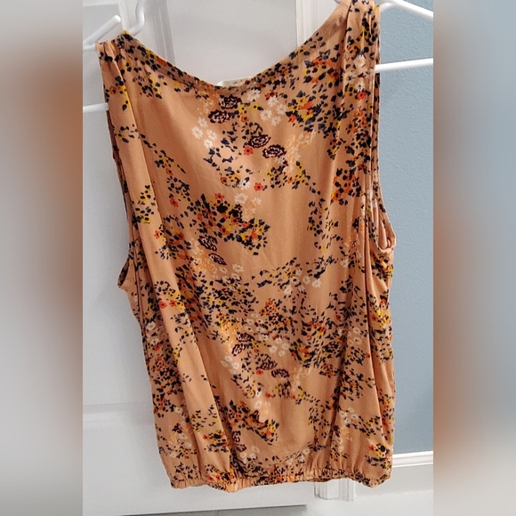 Buckle Jolt Floral Sleeveless Wrap Top - Picture 4 of 9